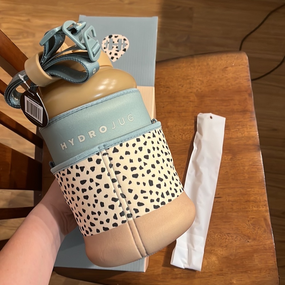 NWT Black Friday HydroJug Bundle Autumn Sleeve and Hazelnut Jug and Straw